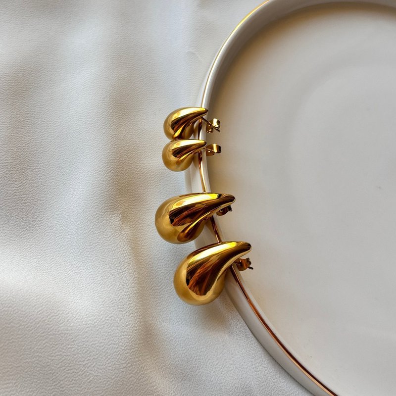 Goccia Bold – Boucles d'oreilles lobe goutte dorées