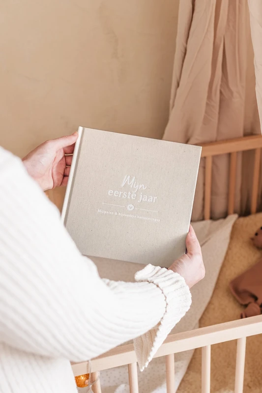 Fyllbooks Libro per bambini Il mio primo anno - Lino Beige