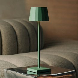 Kombi-Set Profi | 8 x Wouter Sage Green wiederaufladbare Tischlampen und Ladestation