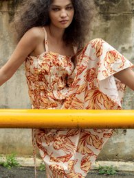 Kleid mit Wilde-Ozean-inspiriertem Print