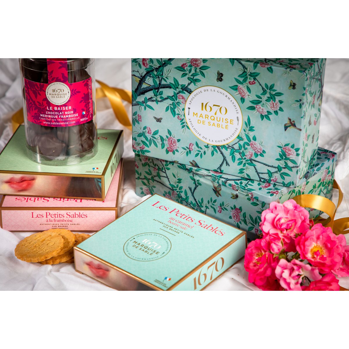 Shortbread biscuits assortment of plain shortbread pure fresh butter, with raspberry chips and chocolate chips - metal box "Dans un jardin" 300 g