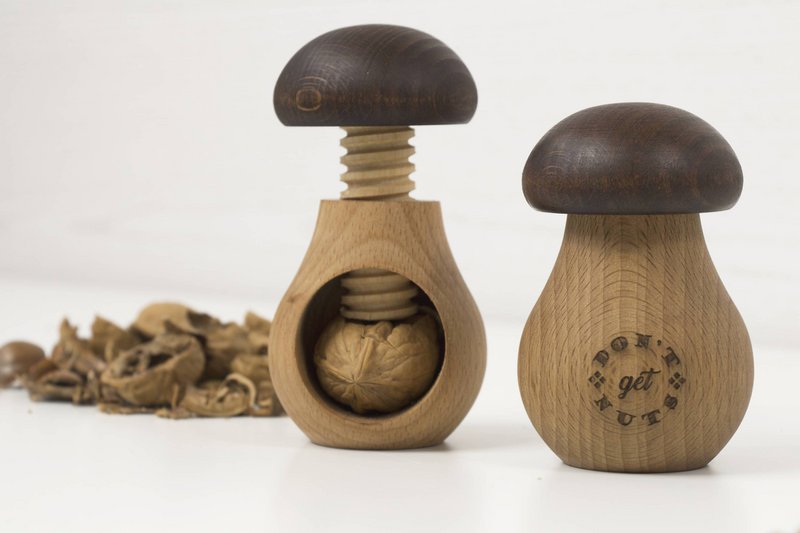 Schiaccianoci, strumento per schiaccianoci in legno