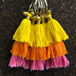 Luna -Leena Keychain Quasten gelb - Bag Charme - Bio -Baumwolle - handgefertigt in Nepal - Bag Hanger