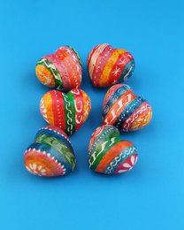 Colorful heart-shaped soapstone statues with intricate patterns and designs.