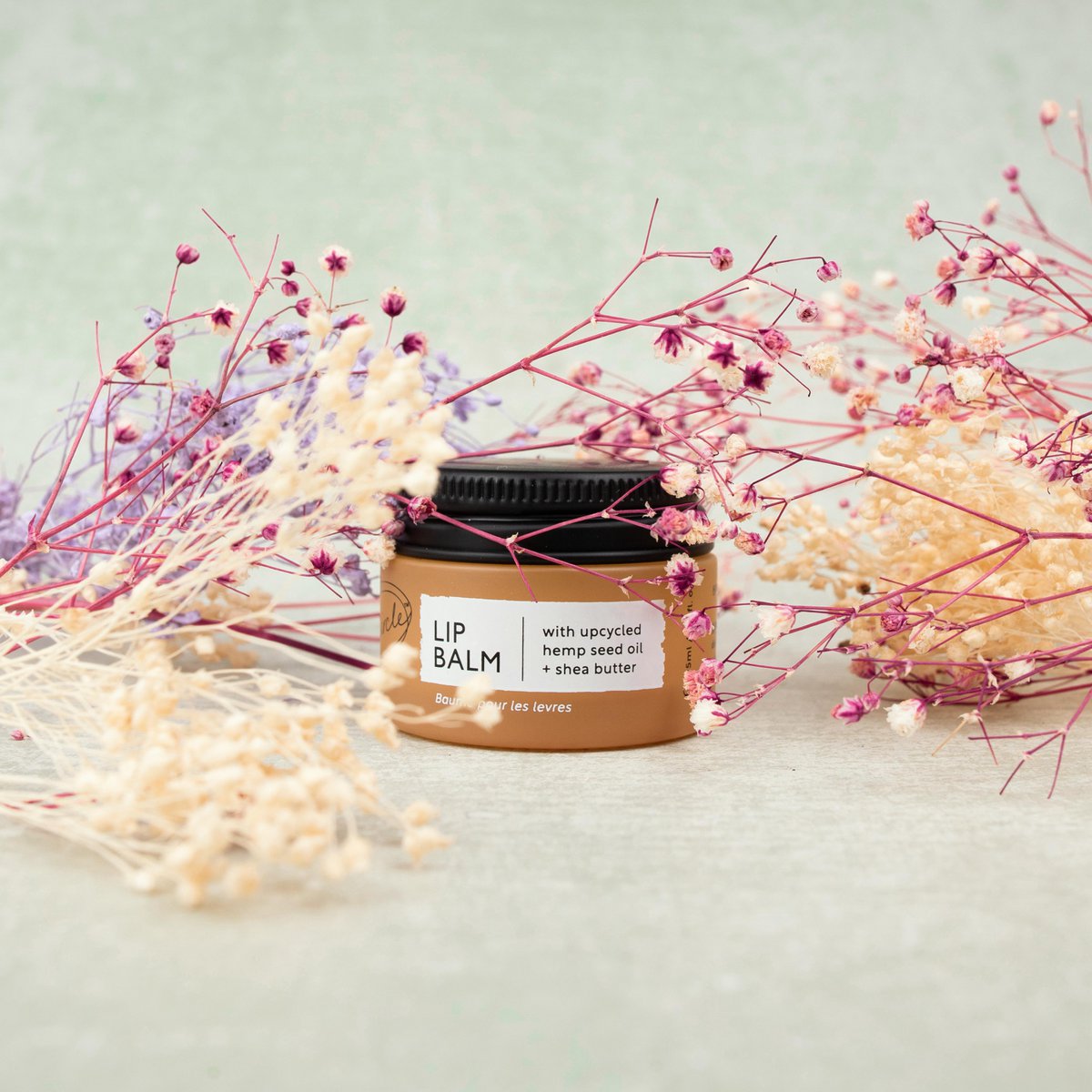 Lippenbalsam mit recyceltem Hanfsamenöl und Sheabutter