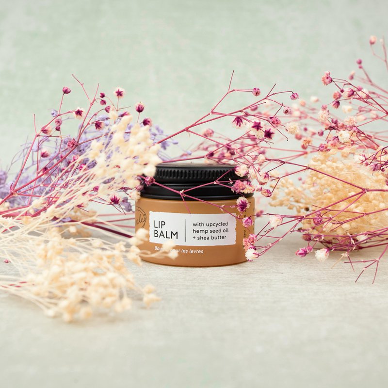 Lippenbalsam mit recyceltem Hanfsamenöl und Sheabutter