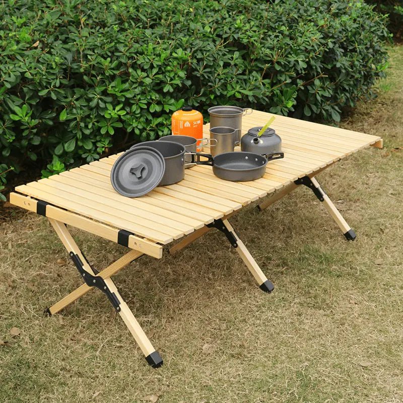 Klappbarer Holztisch zum Camping