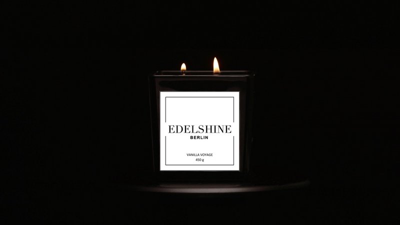 Store duftlys og afslappede øreringe