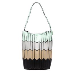 Iria Quintana Arroscia Shoulder Bag Geometric Design. 27x16x24 cm.