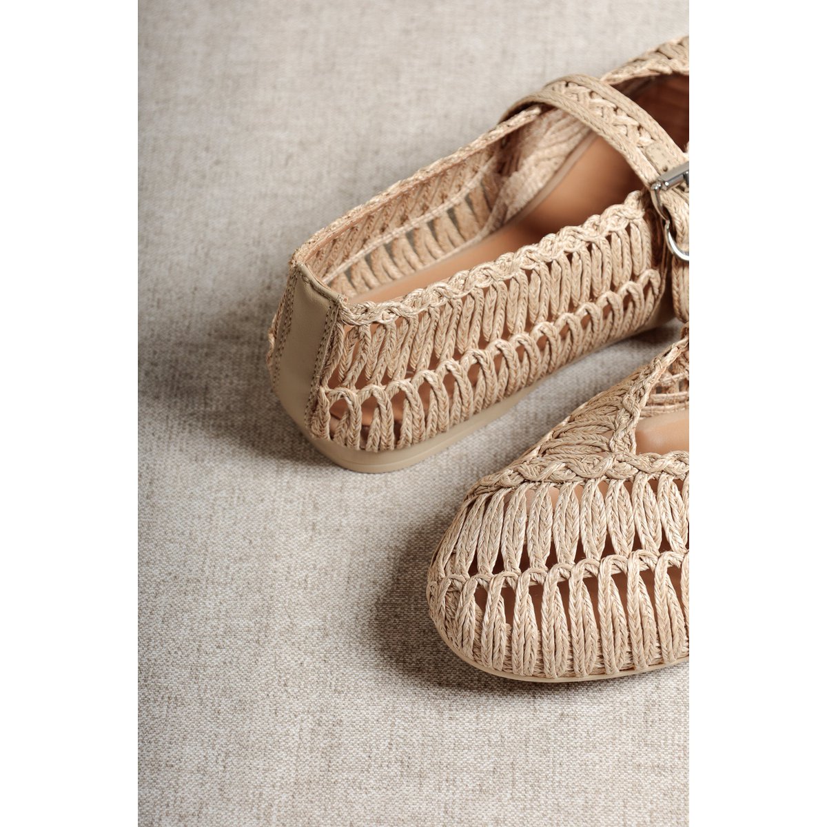 DORIS BEIGE – Mary-Jane-Flats aus geflochtenem Raffiabast
