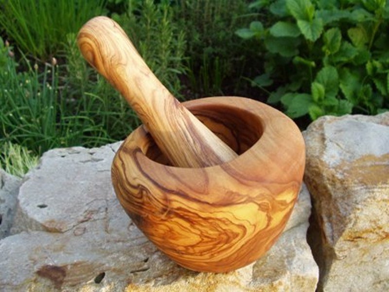 Mörser rund (ca. 12 cm Durchmesser)  inkl. Stößel aus Olivenholz