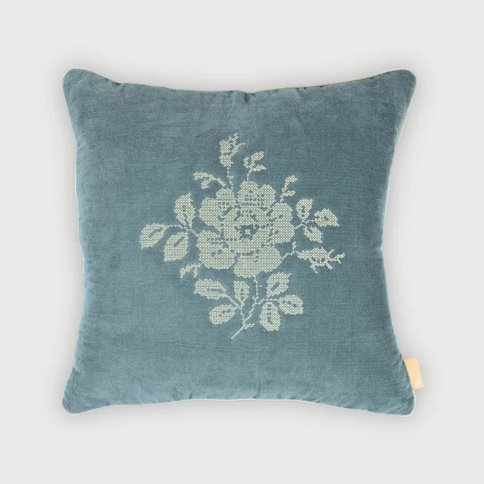 Kussenhoes | Camellia Teal Cross Stitch kussenhoes van Sanctuary Living