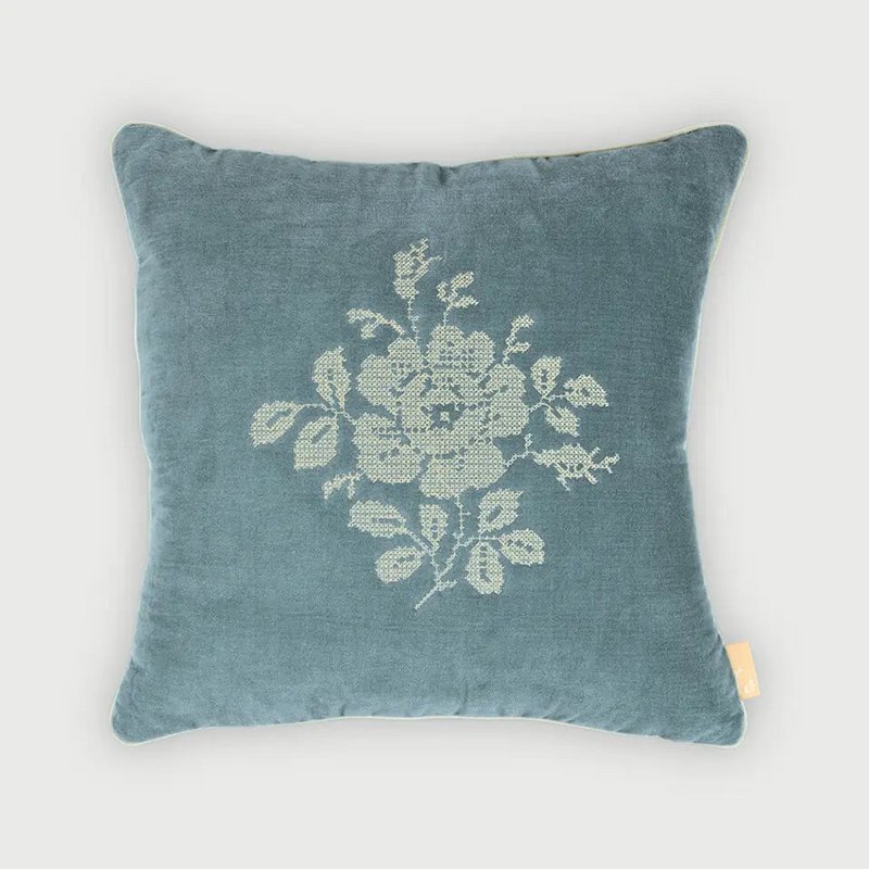 Kussenhoes | Camellia Teal Cross Stitch kussenhoes van Sanctuary Living