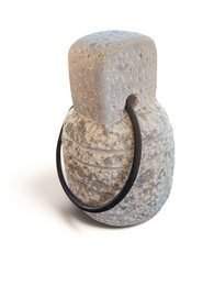 V.l24 Türstopper aus Stein mit Ring aus gealtertem Eisen