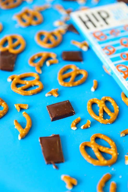 Barretta vegana di cioccolato al latte e avena H!P Pretzel salati