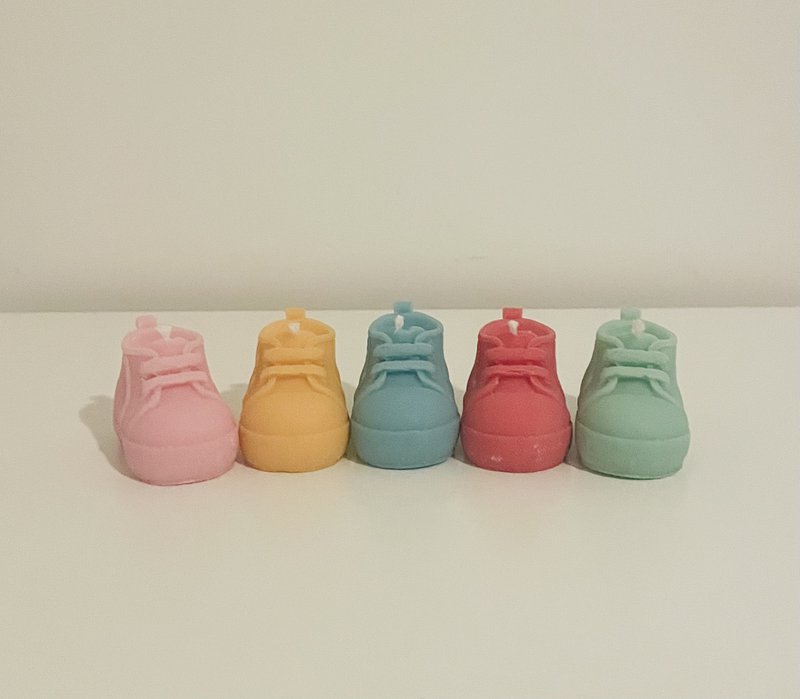 Von Hand gegossener Kerzen-Babyschuh