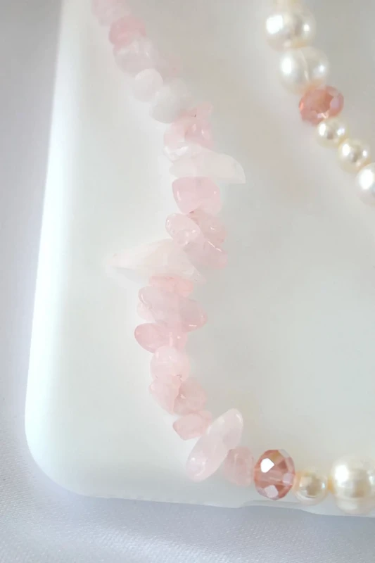 "Rose Babe" | Rozenkwarts en zoetwaterparels Duo telefoonkoord