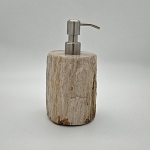 Seifenspender aus versteinertem Holz
