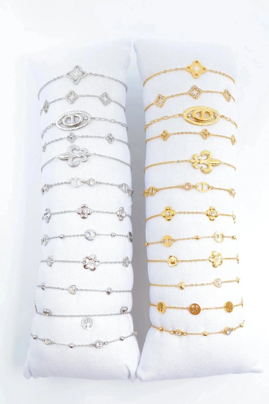 Viel Schmuck mit Display