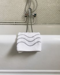 Serviette à main Sophia 50 x 100 cm fabriquée à 100% coton peigné