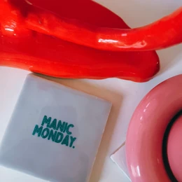 Manic Montag - Signature Tegel