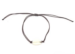 Cowry bracelet dark brown