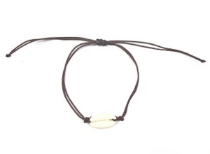 Cowry bracelet dark brown