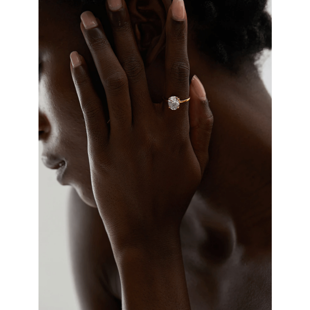 Tabby - Solitaire jubilæums ring i krystalguld