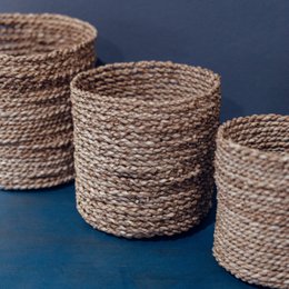 Mały kosz na trawę morską BHINNEKA | Kosz na rośliny | Tkany Koszyk Boho | Sadzarka | Kosz dekoracyjny | Mały kosz do przechowywania | Okrągły kosz kwiatów