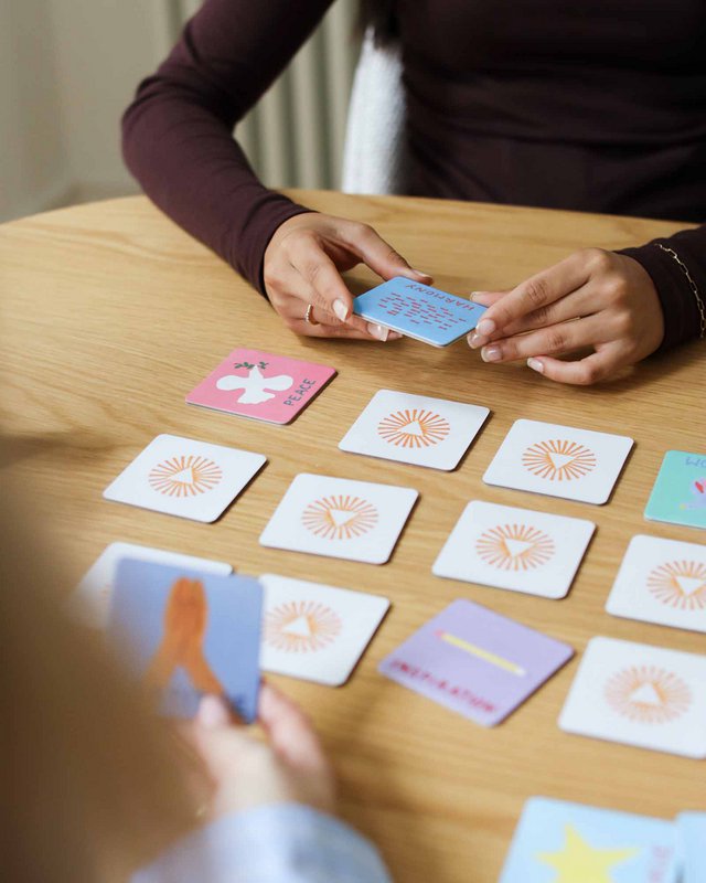 Juego de memoria consciente para niños, parejas y palabras a juego