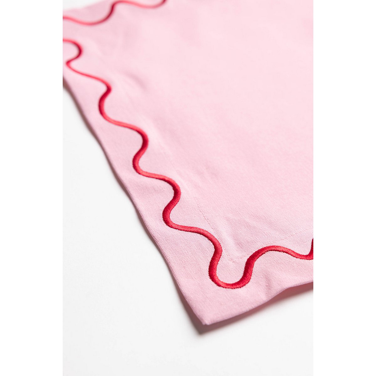 Maude Placemat with wave trim