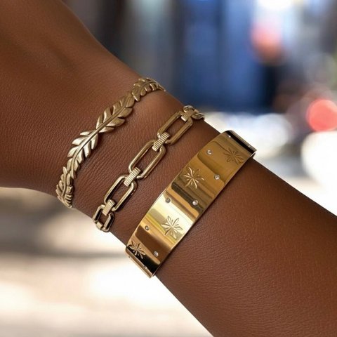 STELLAR GLOW – Starres Armband mit Sternen aus vergoldetem Stahl