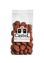 Chocolate-covered raisin luxury snack. Dark chocolate coating with plump, juicy raisins inside. Indulgent treat for chocolate and fruit lovers.