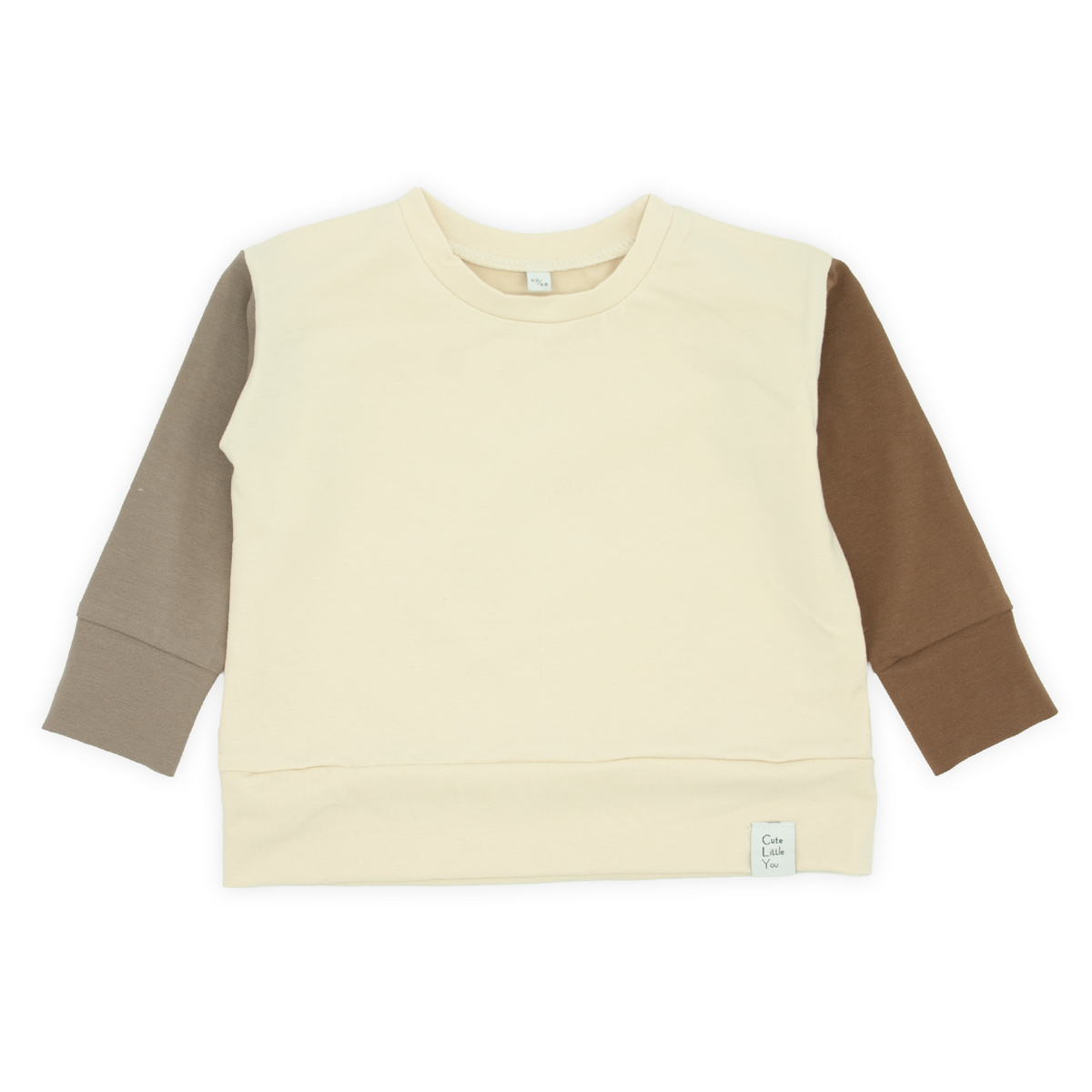 Stylowy sweter oversize w kolorze ecru z ciemnoszarymi i brązowymi rękawami