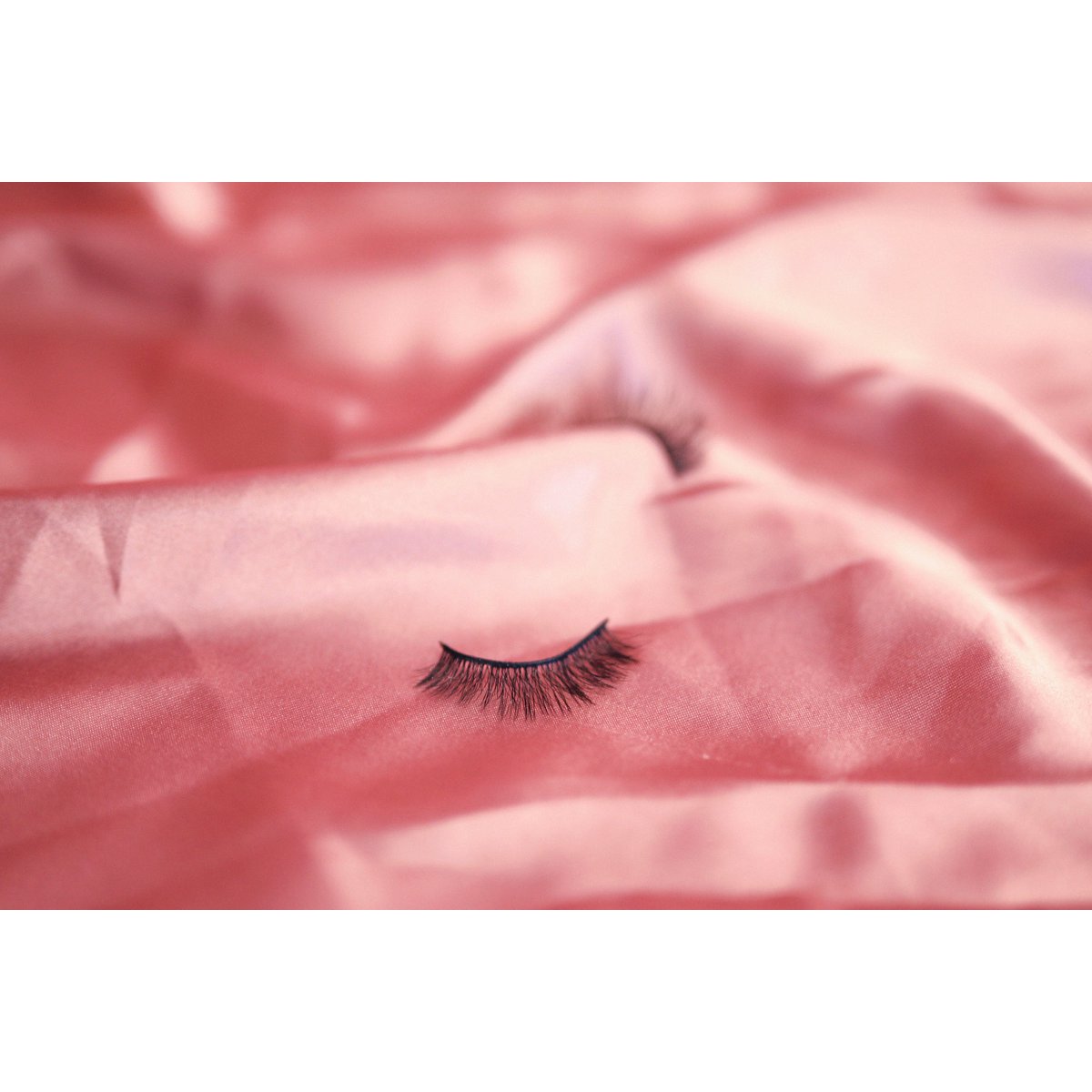 Lovely Lashes Deluxe Kit con delineador de ojos negro