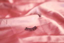 Lovely Lashes Deluxe Kit with Black Eyeliner