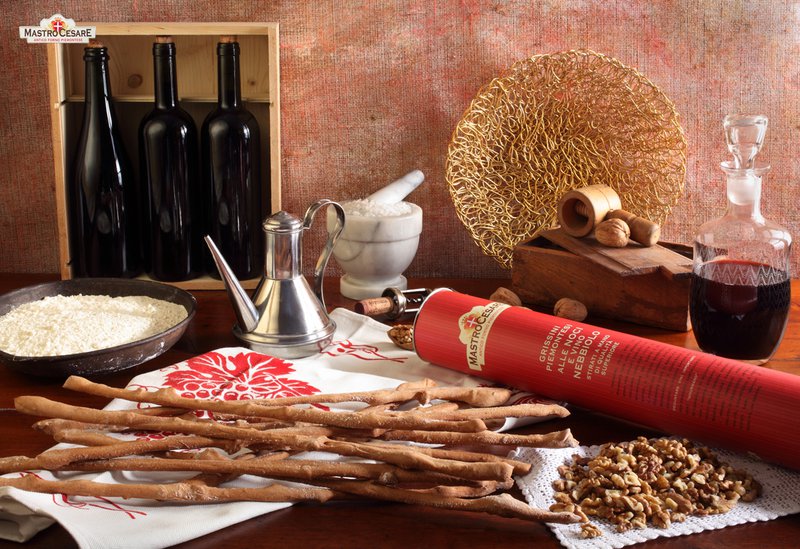 Röhren-Grillstäbchen mit Walnüssen und Nebbiolo-Wein