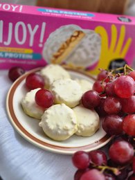 Fühlen Sie sich FIT. Viel Spaß! Milky Peanut – Proteinkekse mit Sahne und Erdnüssen im Milchüberzug, ohne Zuckerzusatz
