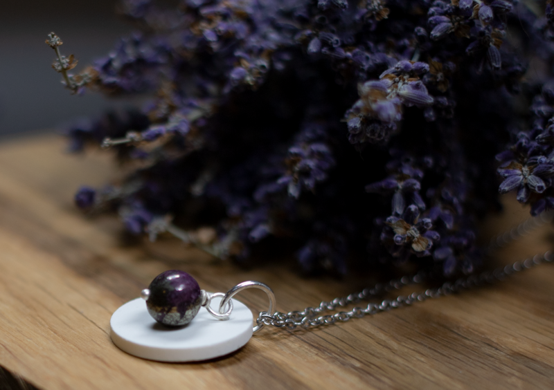 Collana per aromaterapia e litoterapia