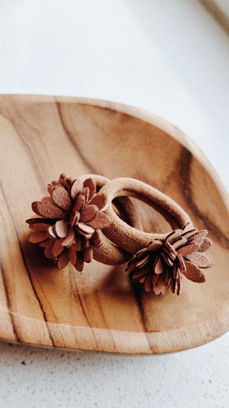 Elastic bands flower brown (set)