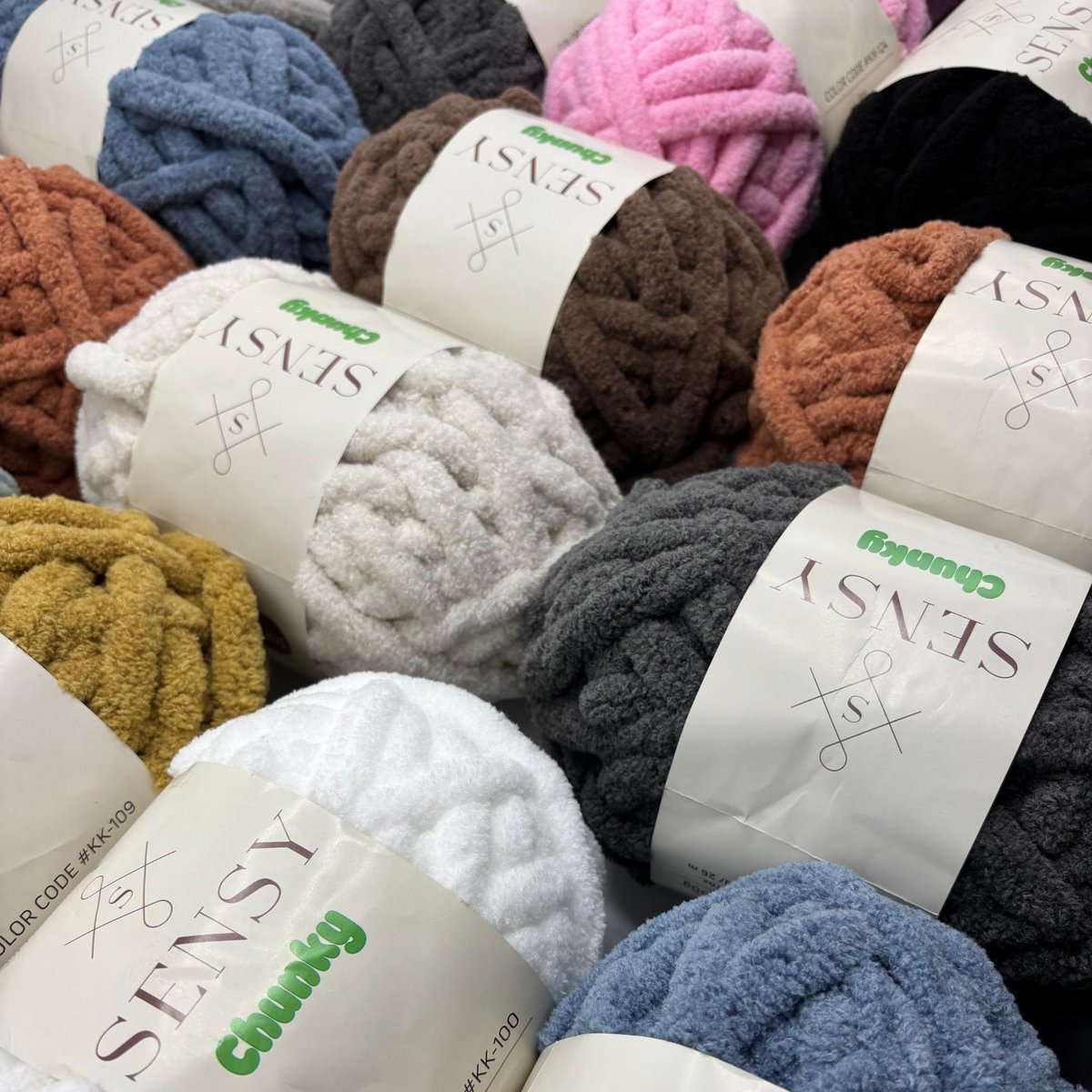 Sensy Chunky Yarn, Blanket Yarn, 7 oz, 28 Yards, Gauge 7 Jumbo
