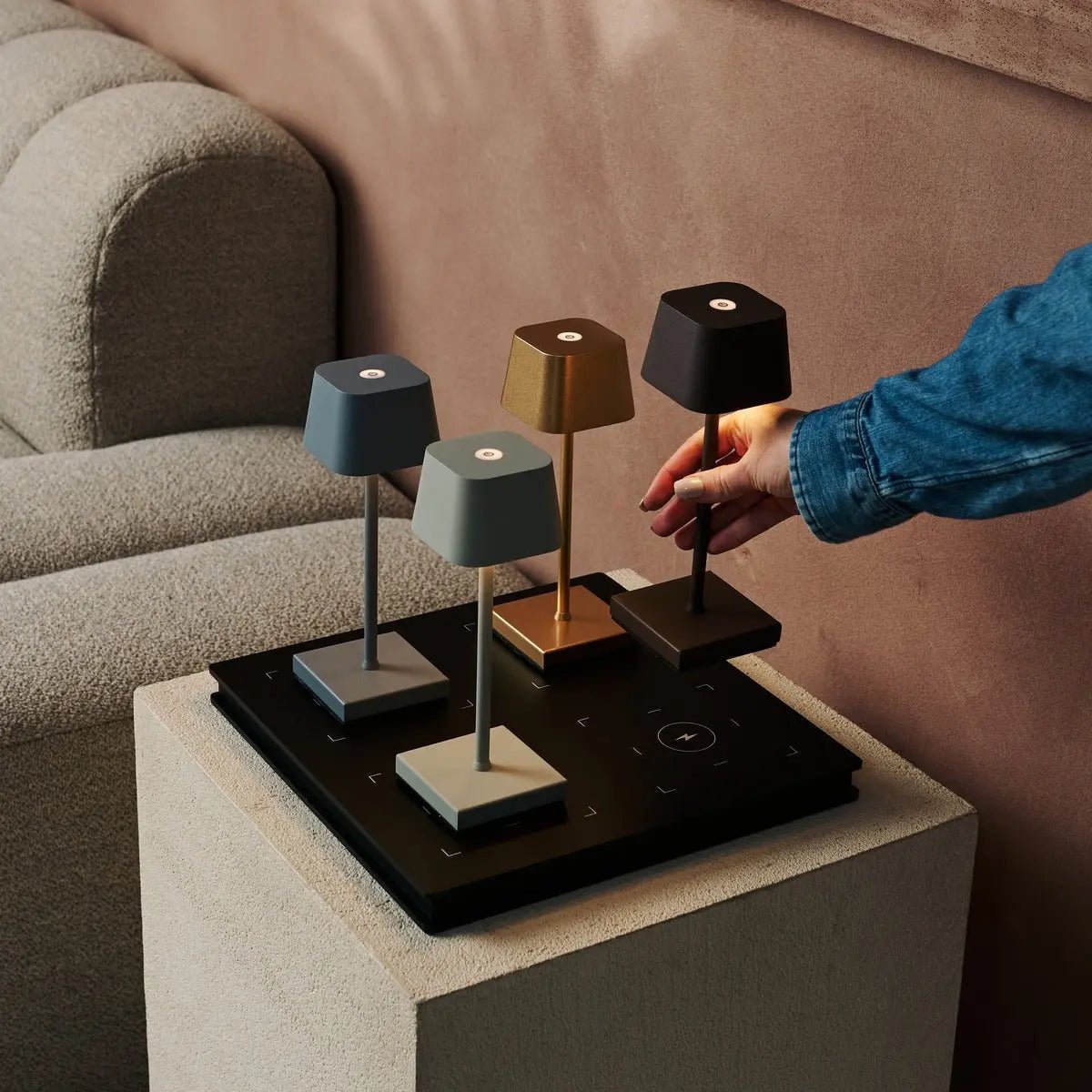Amstel Station Professional Wireless Charging Station