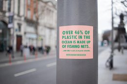 Adesivi vegani per interni/esterni sull'inquinamento da plastica dovuto alla pesca'
