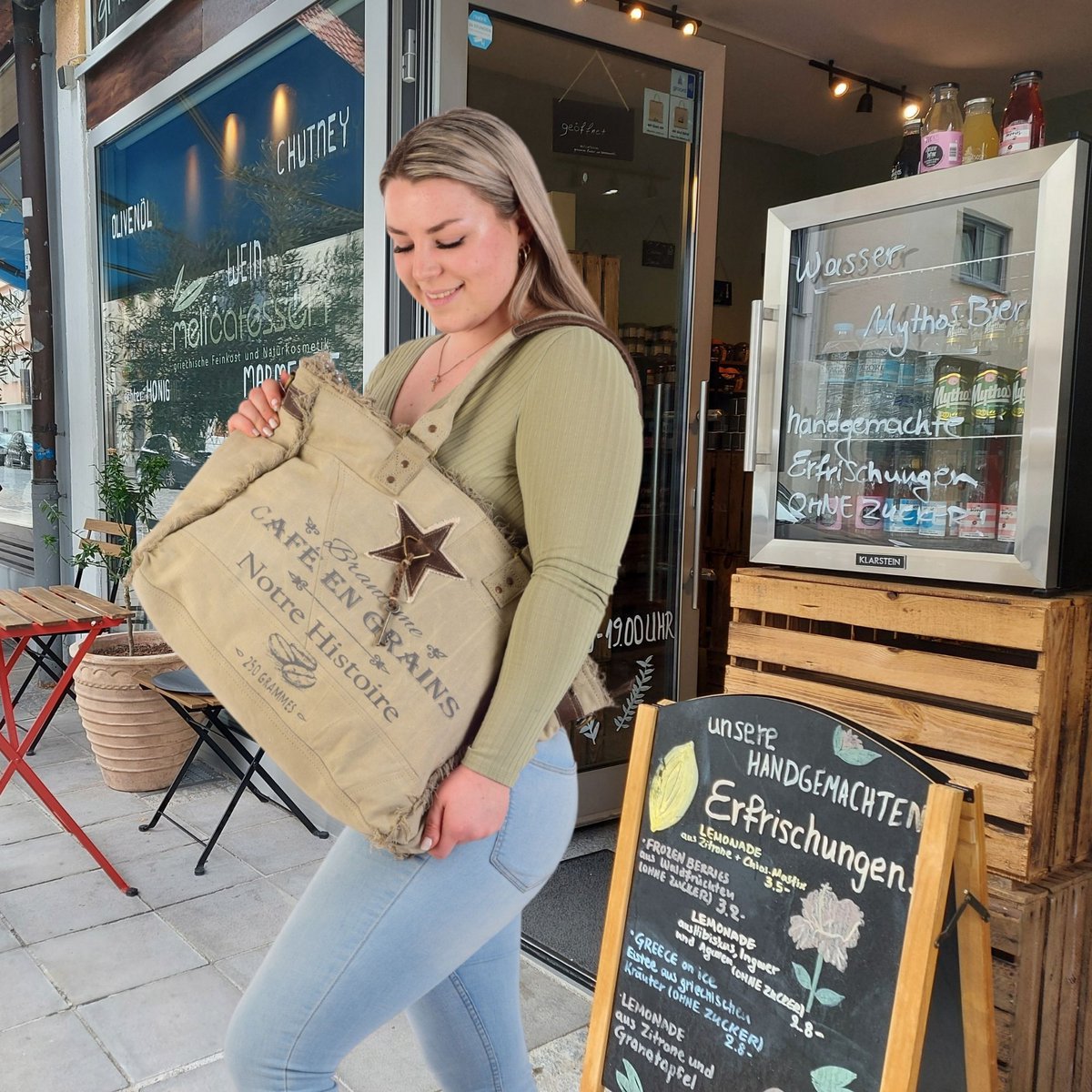 Sunsa dameshandtas. Schoudertas gemaakt van canvas en leer. Tas in vintage retrostijl. Grote shopper damestas als weekendtas.