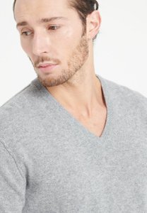 LUKE 11 Light gray cashmere V-neck sweater