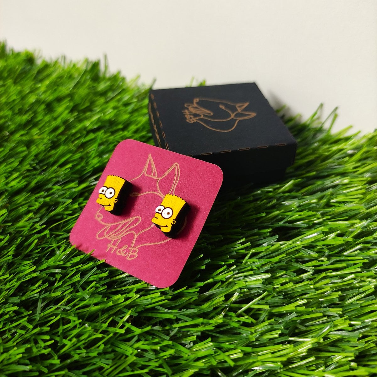 Boucles d'oreilles en bois des Simpsons, Bart, Boucles d'oreilles colorées, Cadeau pour elle, Saint Valentin, Fête des Mères, Petits Bijoux Faits Main, Poteaux en Acier Chirurgical Hypoallergénique