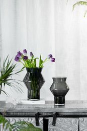 Grote design vaas met grillige hoekige cilindrische vorm, donkergrijs hoogwaardig glas, CUZ14GR