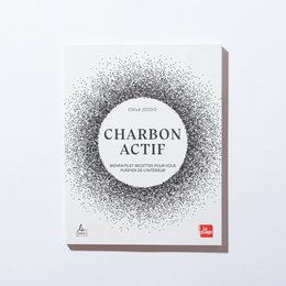 "Charbon actif" - a black and white book cover featuring a circular design made up of small dots, suggesting the texture or appearance of activated charcoal. The book appears to be about cooking or food preparation, likely related to the use of activated charcoal.