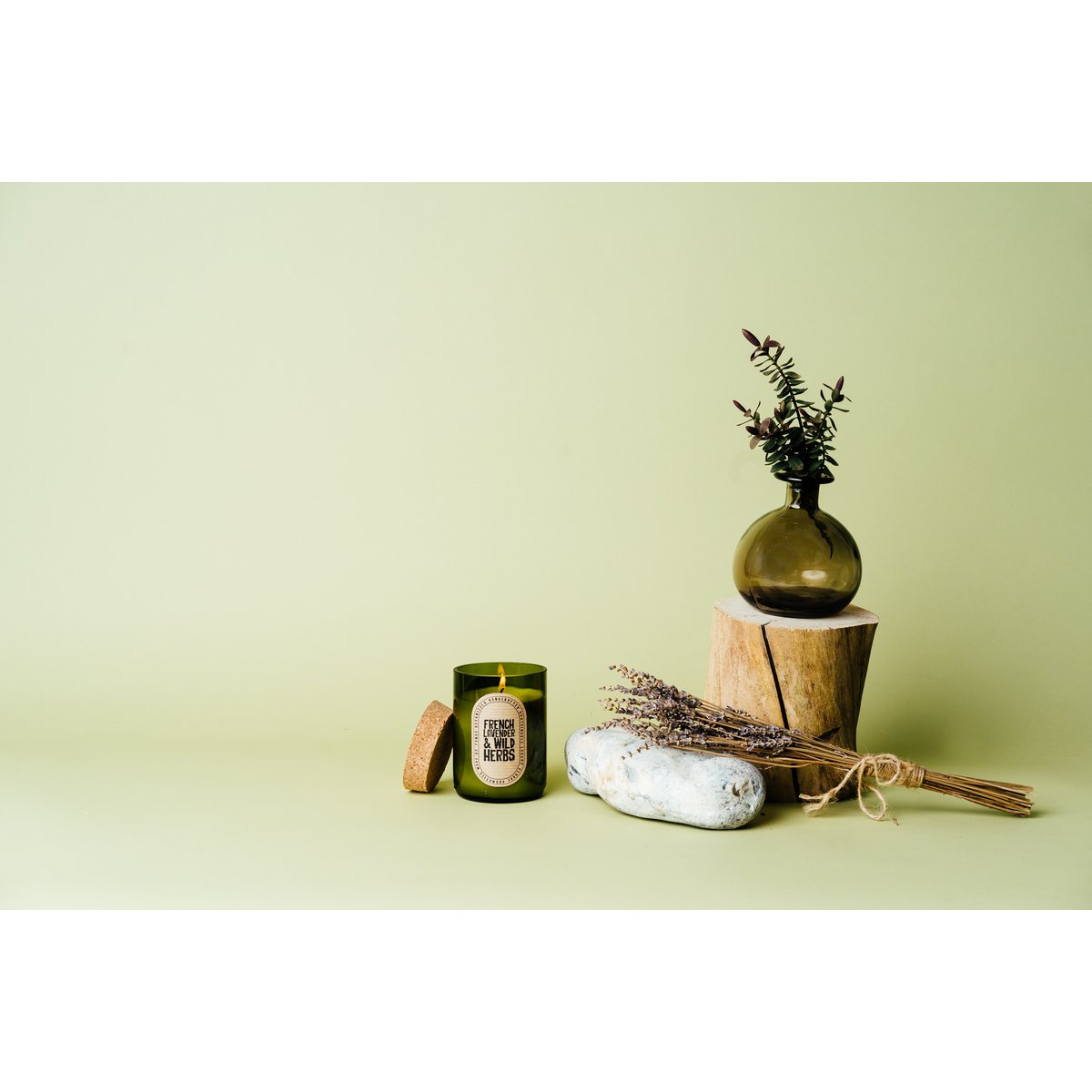 Französische Lavendel & Wildkräuter Soja Wachs Kerze - Grünes Glas