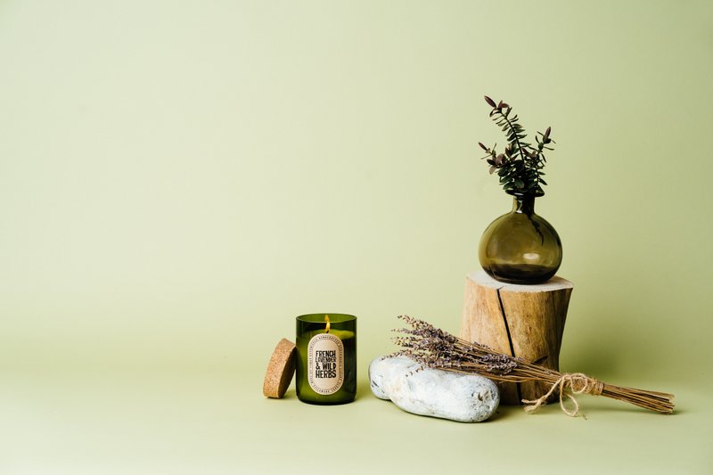 Fransk lavendel & vilde urter sojavokslys - grønt glas